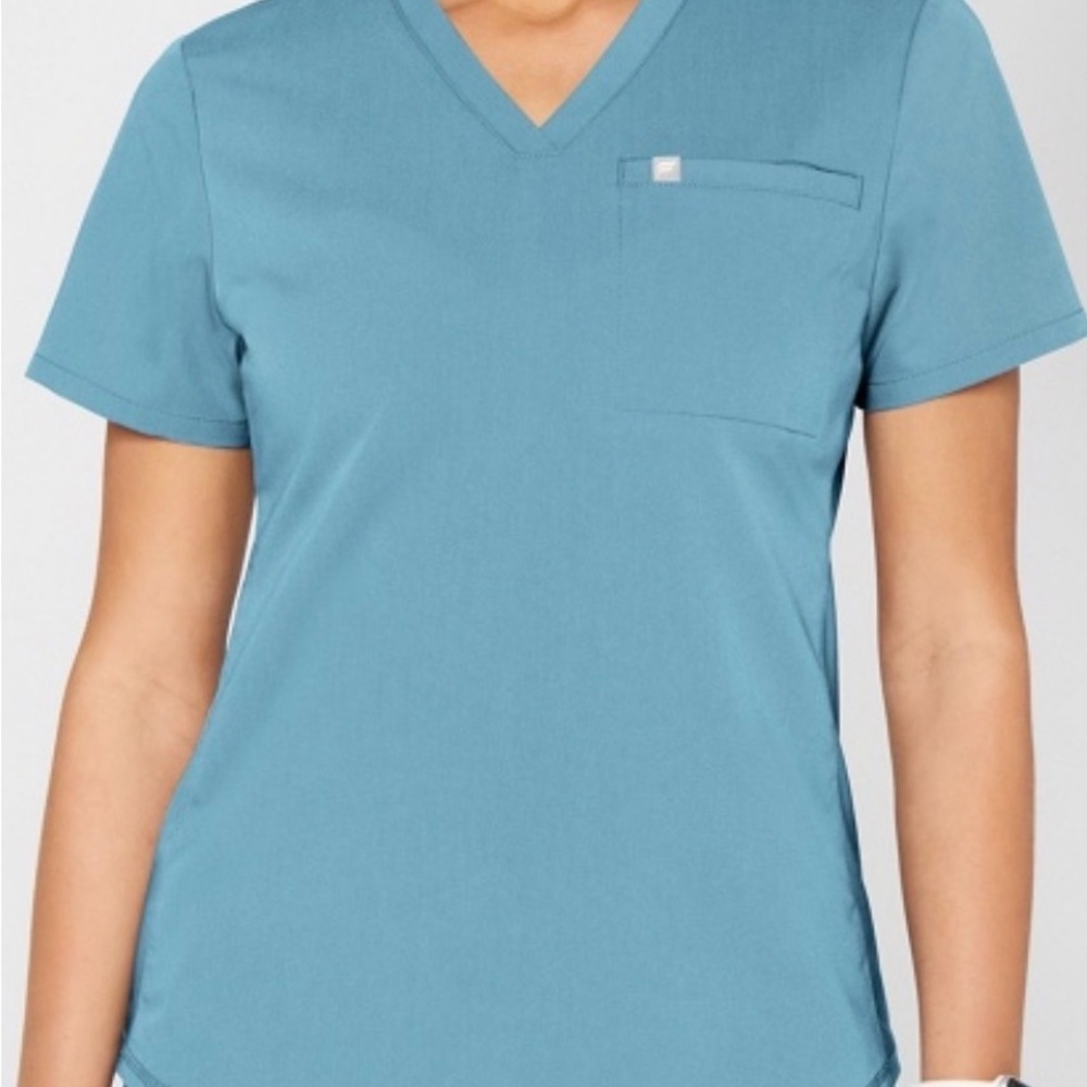 Fabletics Wave Vital 1-Pocket Scrub Top